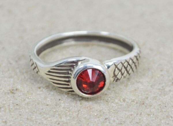 h2o-just-add-water-mako-mermaids-moon-ring-925-sterling-silver-with-siam-red-crystal